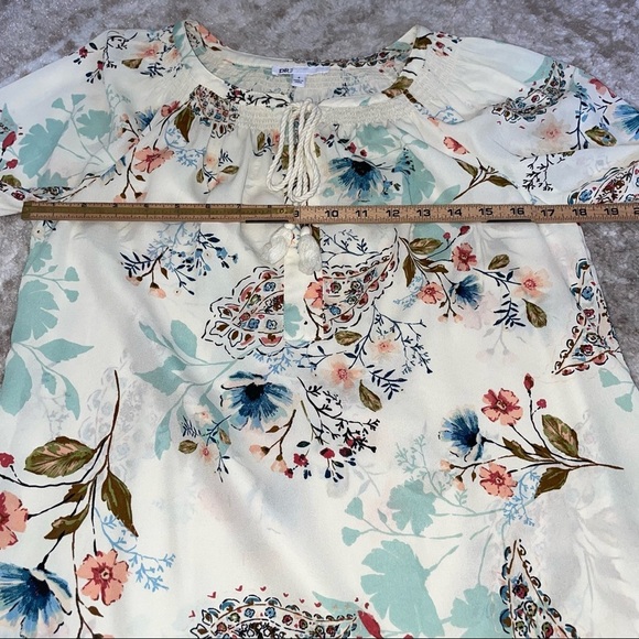 DR 2 cream and floral print 3/4 sleeve tassel tie neckline SZ SM Lightweight top - Picture 7 of 10
